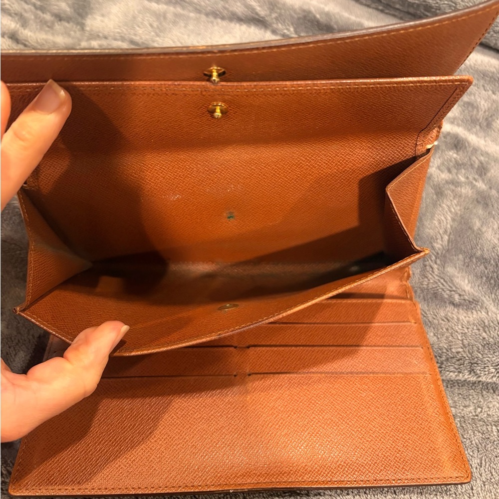 Authentic Vintage Louis Vuitton Monogram Sarah Wallet - Picture 7 of 12